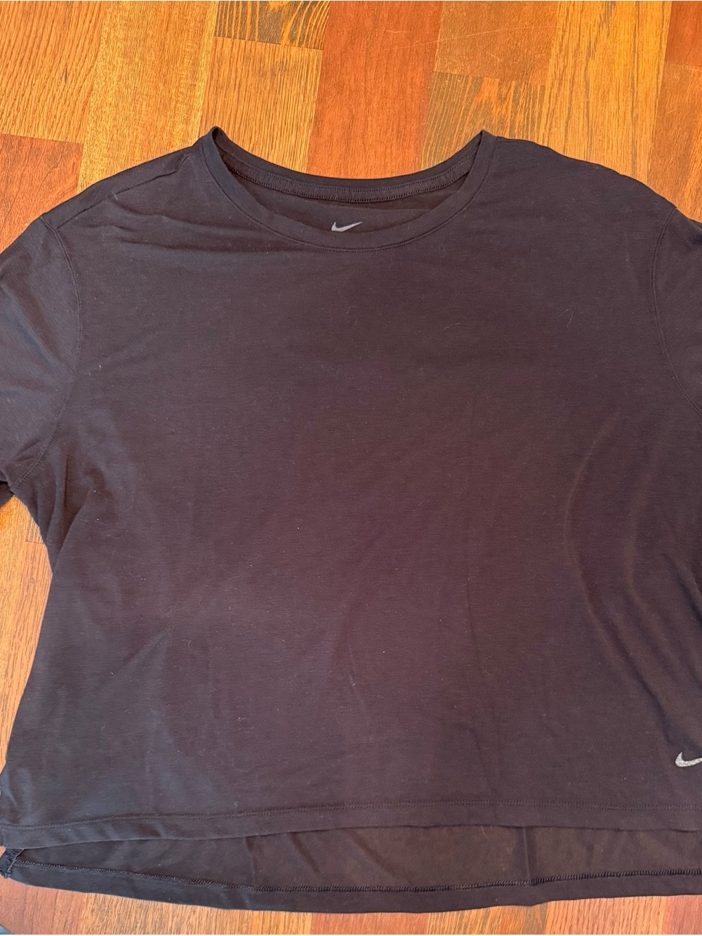 Nike Women’s Black Short-Sleeve Crop Split Side Tee with Swoosh